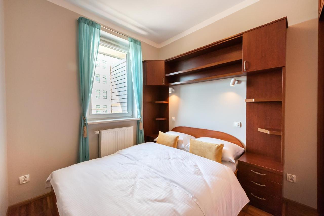 Metro Wilanowska Homely Apartment Varšava Exteriér fotografie
